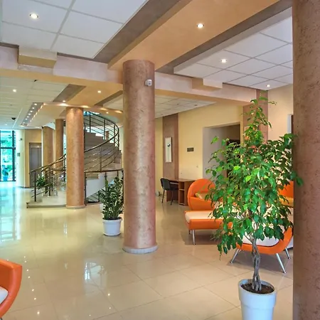 Prestige Ii 公寓式酒店 3*